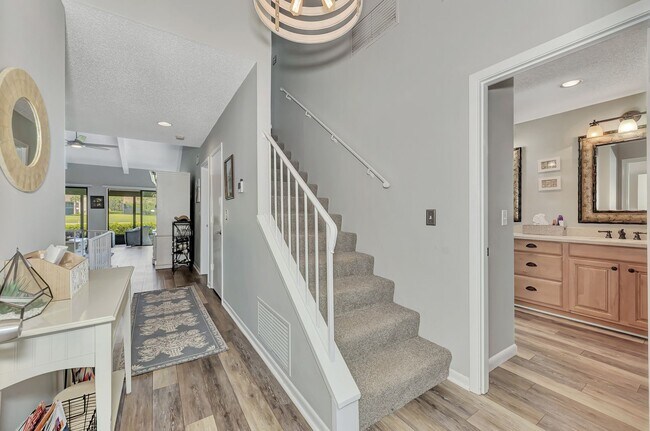 Building Photo - Welcome to your Heatherwood Heaven