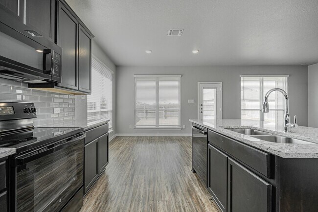 Building Photo - 8227 Bluefield Dr
