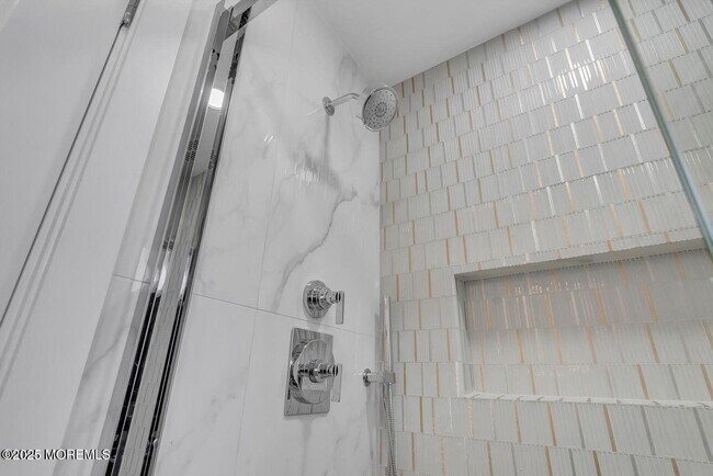 Building Photo - 1 Robin Dr