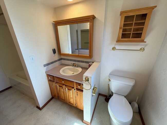 Building Photo - 460 SE Conifer Pl
