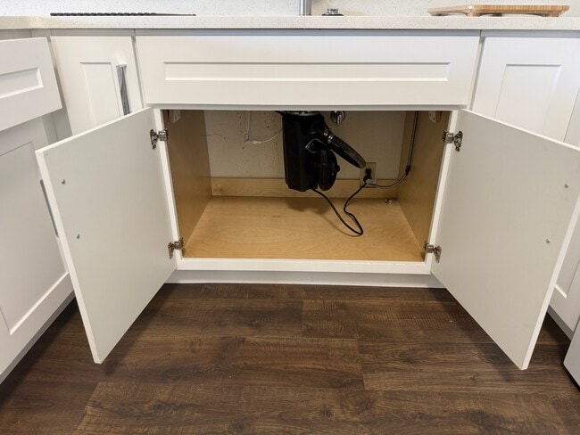 Building Photo - 156 W 500 S