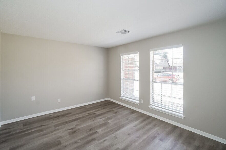 Building Photo - 20618 Oak Limb Ln