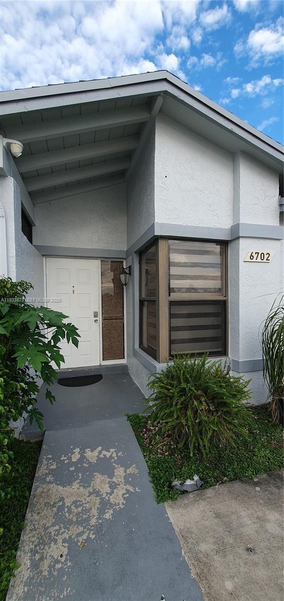 Building Photo - 6702 SW 152nd Pl