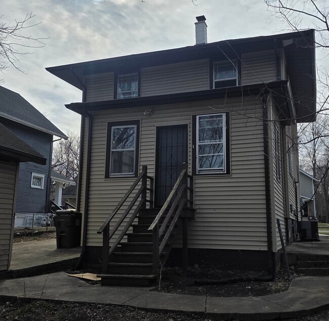 Building Photo - 321 Albert Ave