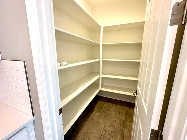 Building Photo - Fantastic 4BR/3BA Richmond American Larimar in Entrada Del Oro! Features white shaker cabinets, q...