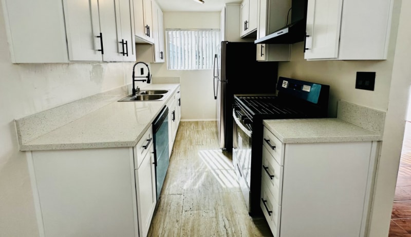 Building Photo - 719 N Kingsley Dr