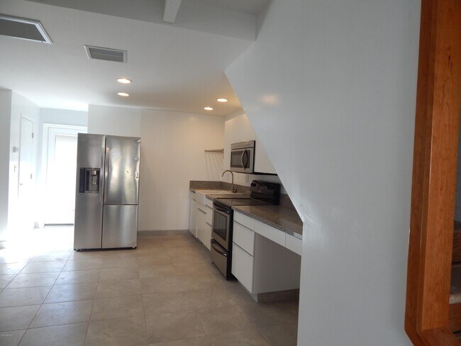 Building Photo - 2019 S Granada Dr