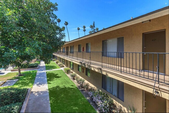 Building Photo - Unit 24 - RENT SPECIAL! Upgraded Ground-Floor 1 Bed, 1 Bath Apartment Home