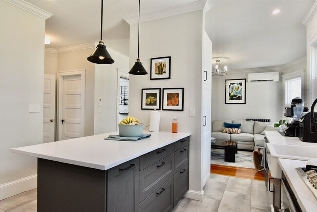 Building Photo - 14 Castlerock St