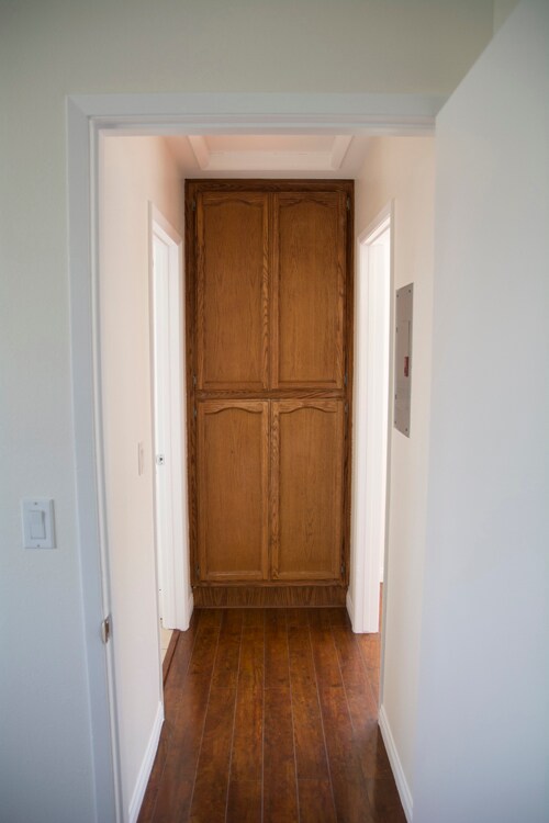 Hallway closet - 4600 Catalpa St