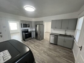 Building Photo - 1627 Ash St