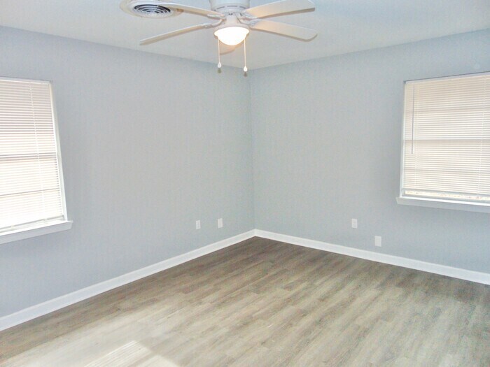 Building Photo - 5958 Lake Trace Cir