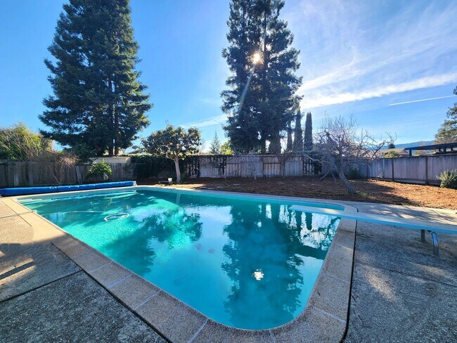 Building Photo - Charming Single Family Home Located in Sou...