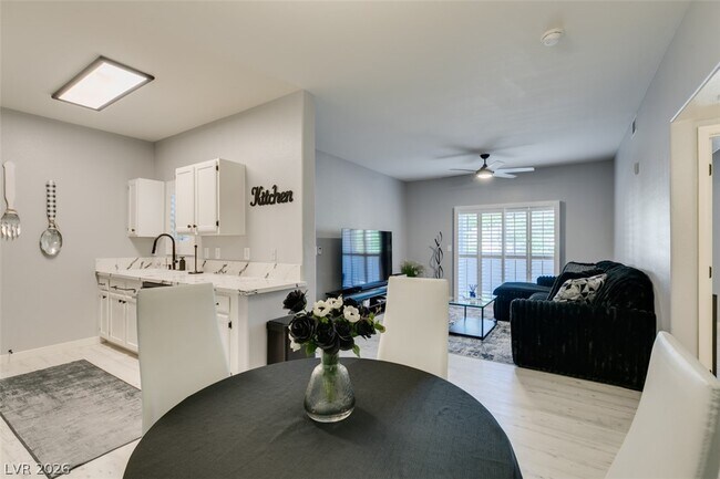 Building Photo - 7255 W Sunset Rd