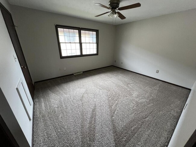 Building Photo - 6022 Applecrest Ct