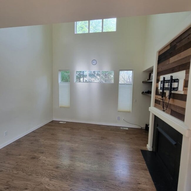 Building Photo - 4 Bedroom plus den, Lacey/Meridian Campus Home for Rent