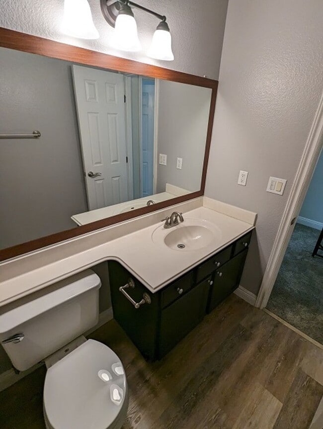 Building Photo - 2 bedroom, 1.5 bathroom Townhome in El Cajon