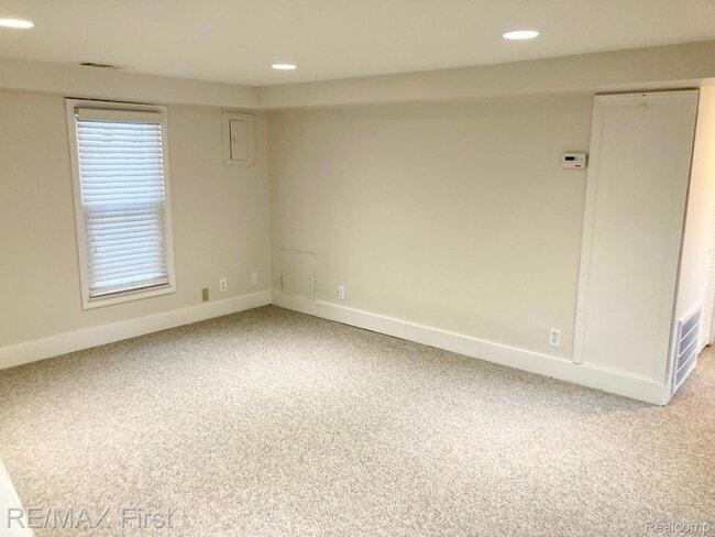 Building Photo - 611 Fairgrove Ave