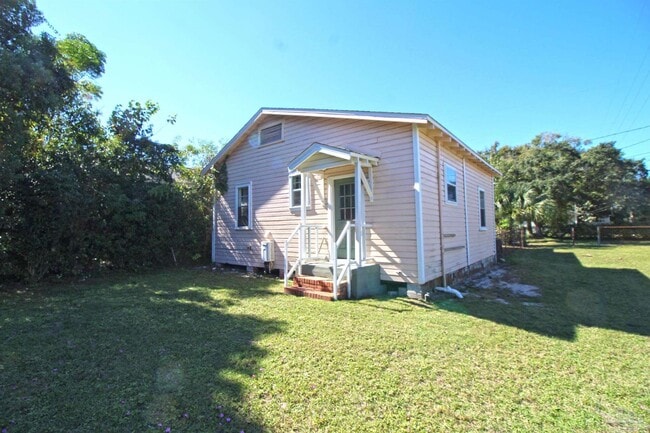 Building Photo - 618 N B St