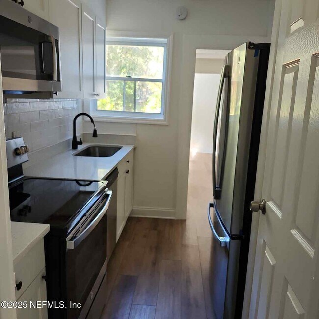 Building Photo - 1503 Broome St