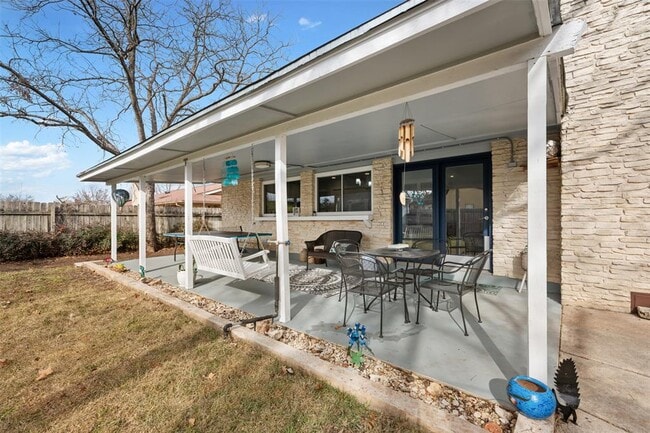 Building Photo - 117 Shady Oak Dr