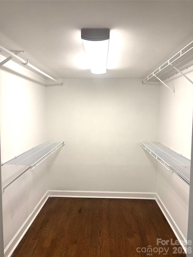 Building Photo - 3412 Armitage Dr