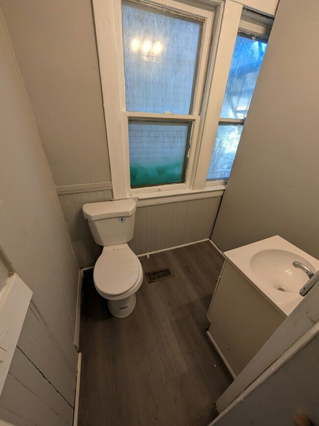 Building Photo - 1176 E 61st St