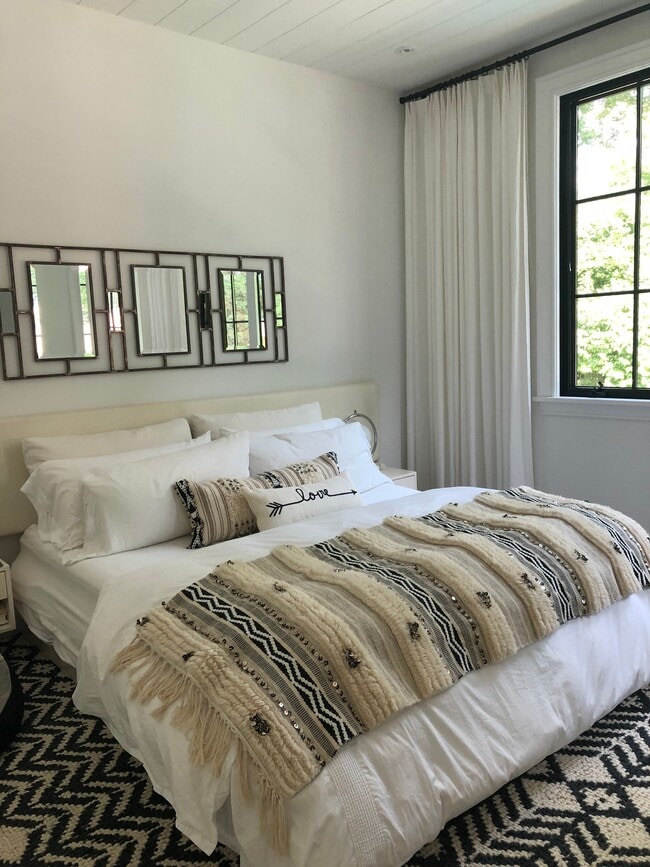 Building Photo - 51 Dumar Dr