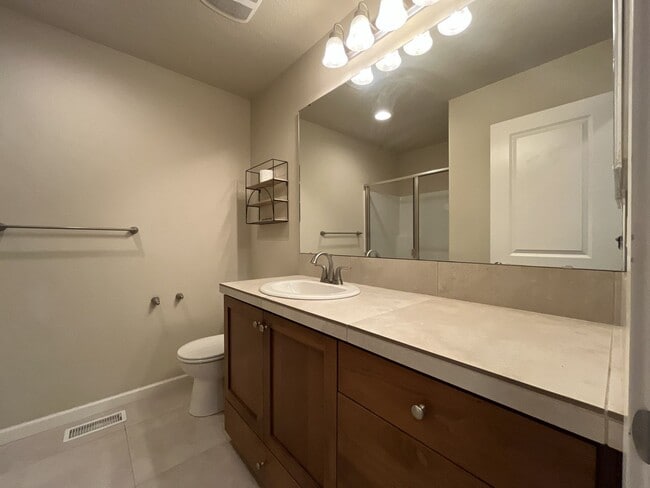 Building Photo - Spacious Bull Mountain Townhome Featuring Two Ensuite Bedrooms, Attached Garage & Modern Finishes &