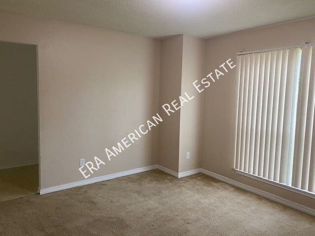 Building Photo - 1324 Jeffrine Dr