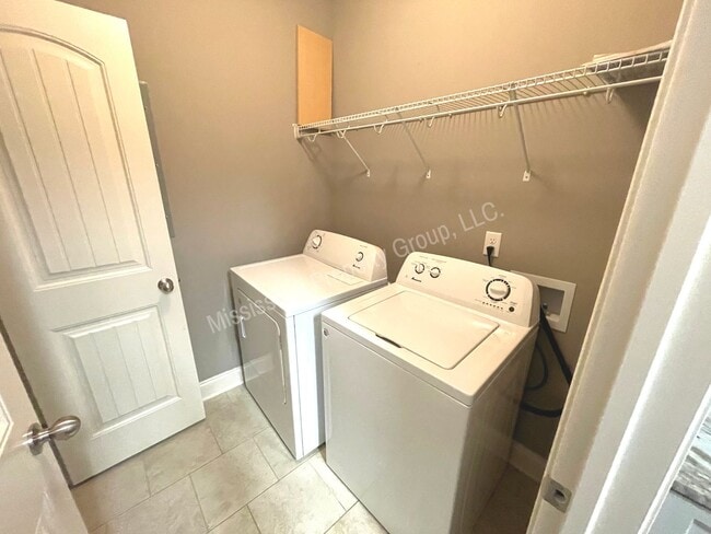 Building Photo - 4BR/4.5BA For Rent