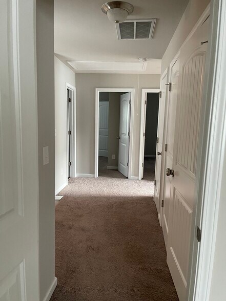 Upstairs hallway - 6505 Muirfield Pt