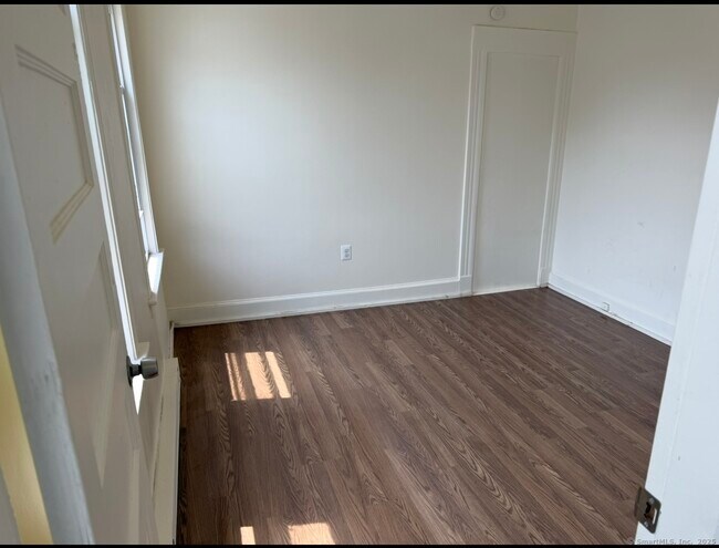 Building Photo - 83 Southview St