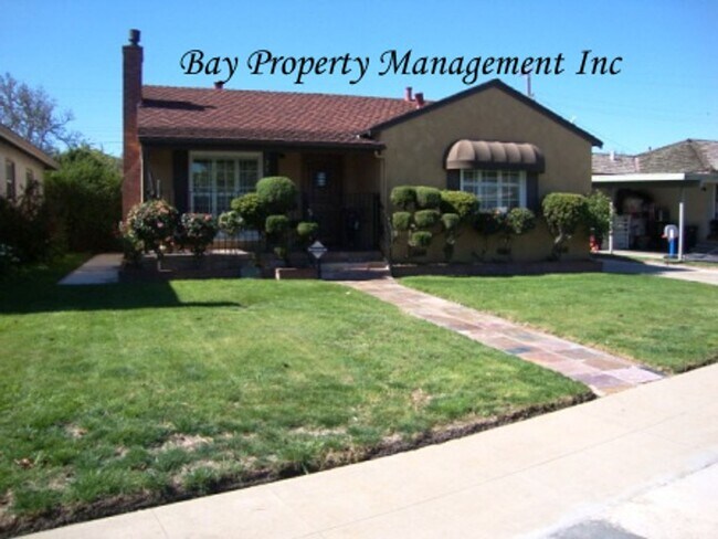 Building Photo - Rent Reduced! 3 bedroom 2 bath in Maple Park, South Salinas