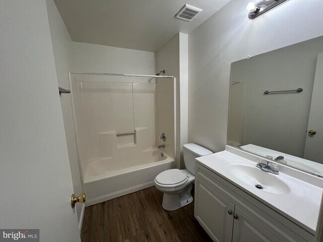 Building Photo - 610 Noahs Rd