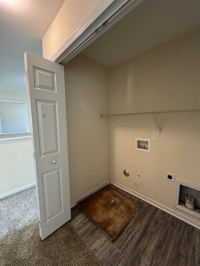 Building Photo - 200 Bonanza Dr