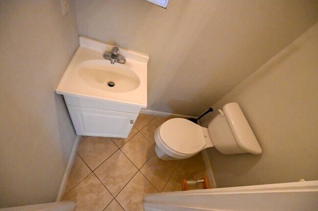 Building Photo - Stunning 3BR / 3BA Home on 2.48 Acres – Hillsborough, NC