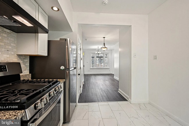 Building Photo - Modern 3-Bedroom Home Near University City...
