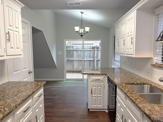 Building Photo - 5903 Hollytree Dr