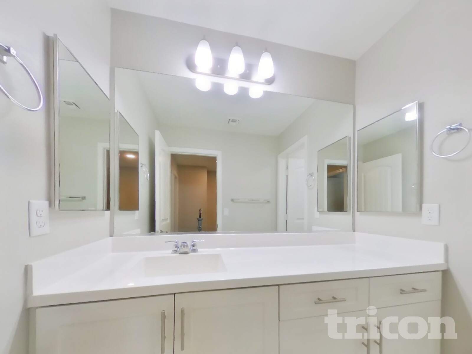 Building Photo - 12546 W Hummingbird Terrace