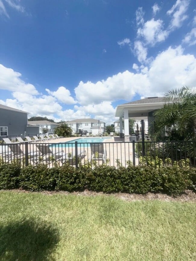 Building Photo - Grayson Square