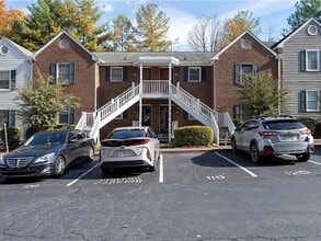 Building Photo - READY TO MOVE IN! 2 Beds 2 Baths!