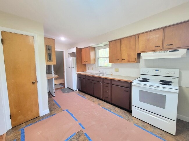 Building Photo - 1679 Tanglewood Dr