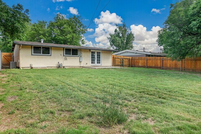 Building Photo - $1,950, 3-bedroom, 1-bathroom house in Col...