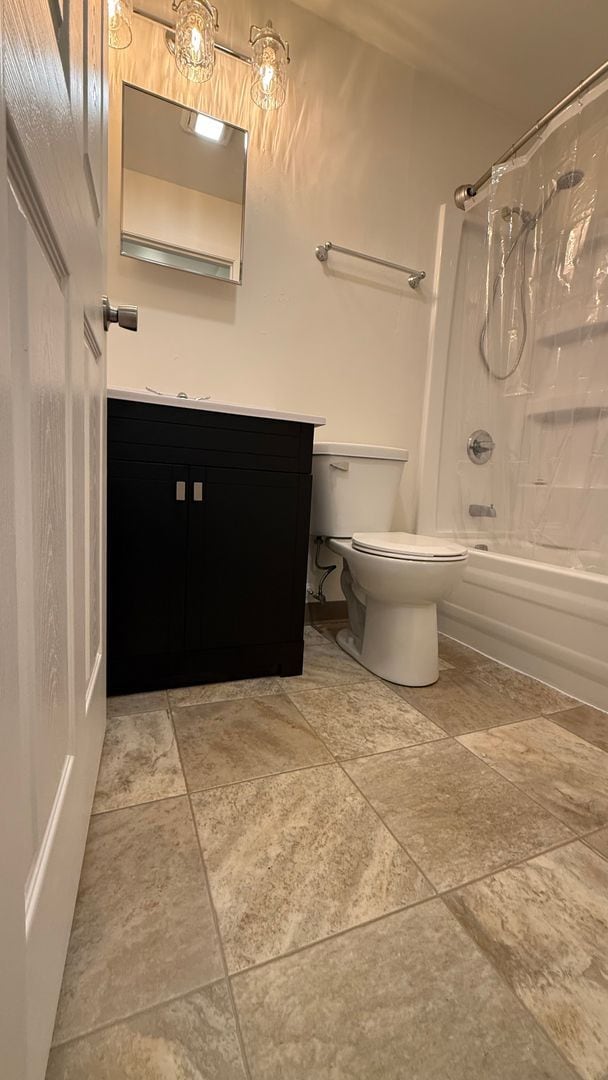 Building Photo - Lower 2-Bedroom | Heat Included & Fully Renovated