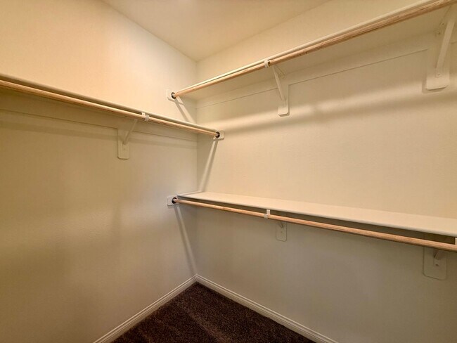 Building Photo - NEVER LIVED IN 4 BED 2.5 BATH 2 CAR GARAGE SINGLE FAMILY HOME FOR RENT!