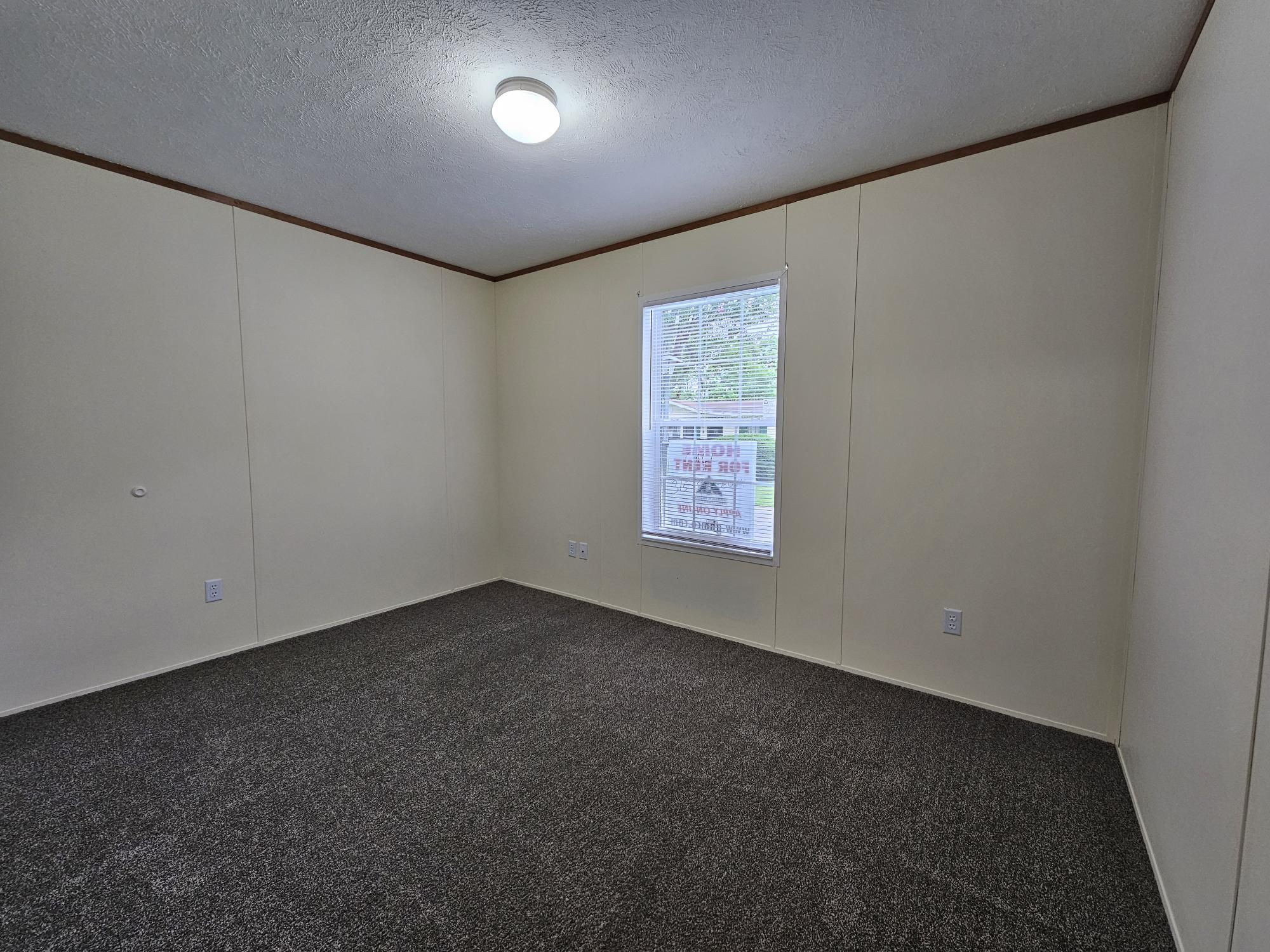Building Photo - 211 Flower Dr