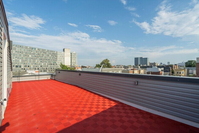 Building Photo - 1618 N Sydenham St