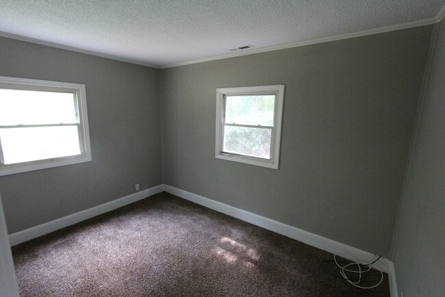 Building Photo - 725 Lucas St