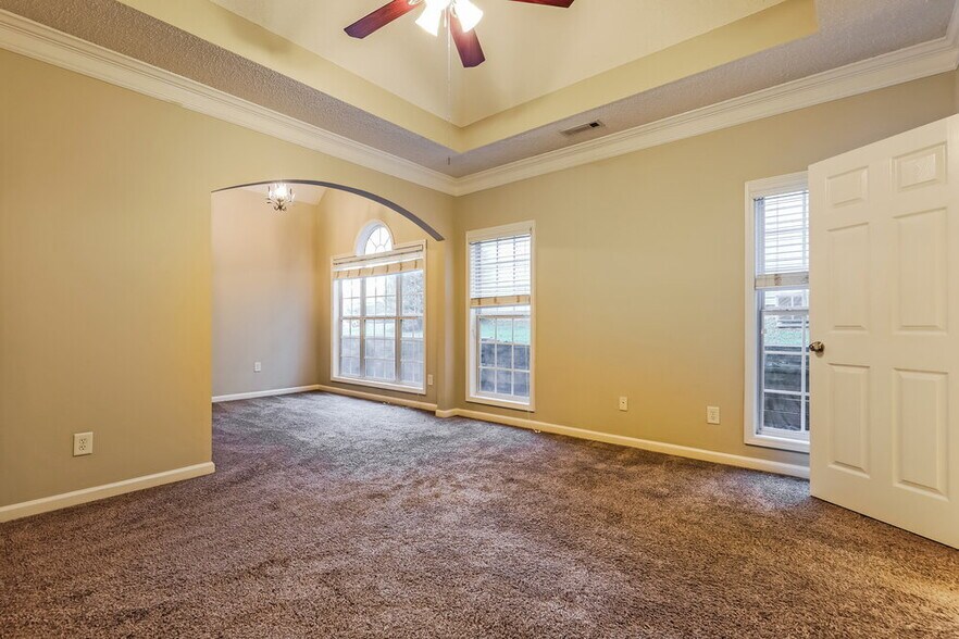 Building Photo - 329 Westhill Dr
